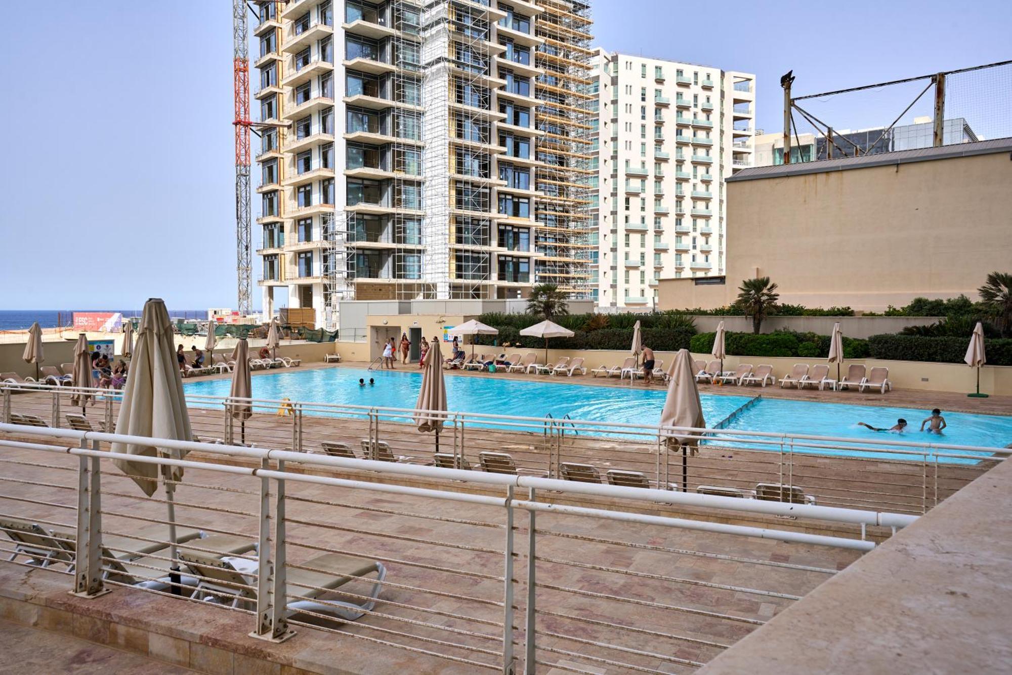 Fortcambridge 2br, Pool, Terrace * Sliema